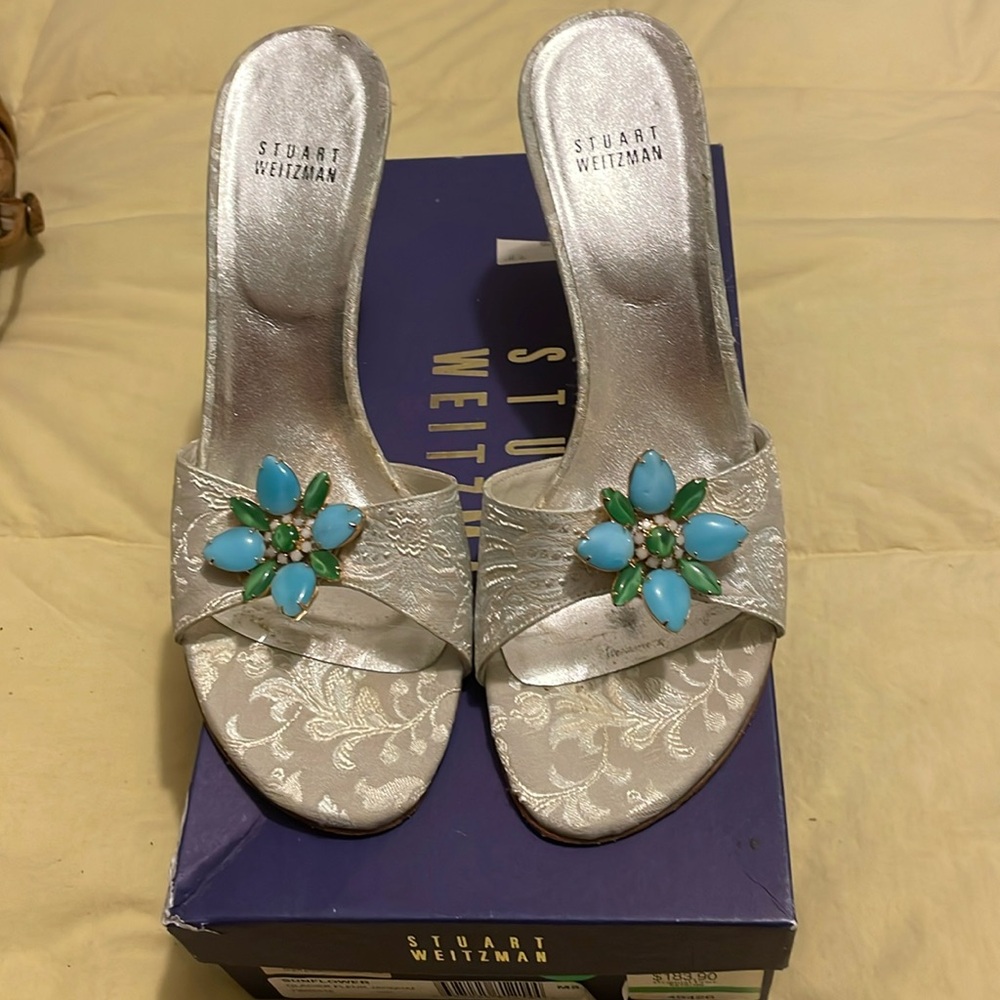 Stuart Weizmann fabric sandal with turquoise stone detail flower.